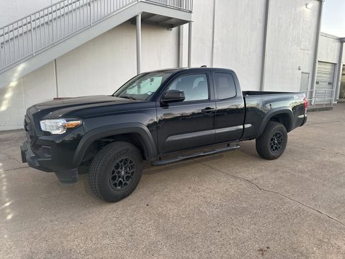 Used 2020 Toyota Tacoma SR image 1