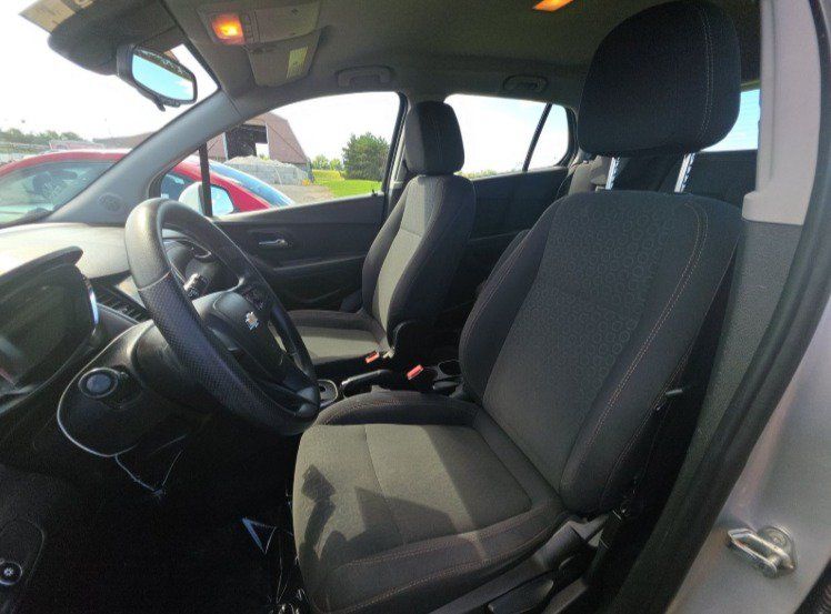 Used 2018 Chevrolet Trax LS w/ LPO, Protection Package AWD/4WD image 7