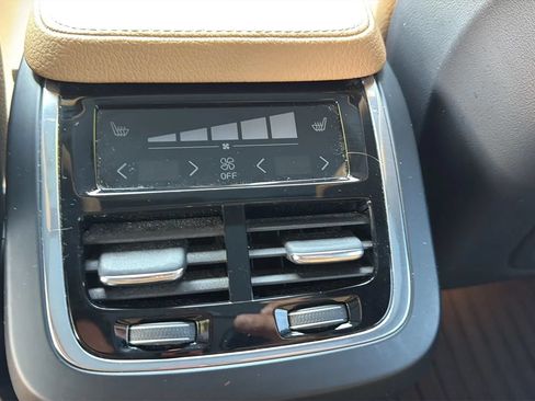 Used 2017 Volvo XC90 T6 Momentum AWD/4WD image 20