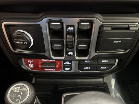 Used 2021 Jeep Wrangler Unlimited Rubicon AWD/4WD image 17