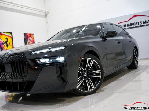 Used 2023 BMW 760i xDrive w/ Executive Package AWD/4WD image 38