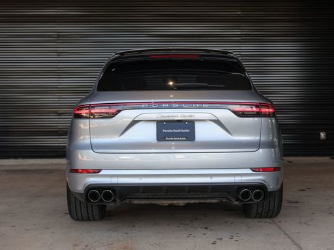 Certified 2022 Porsche Cayenne Turbo AWD/4WD image 6