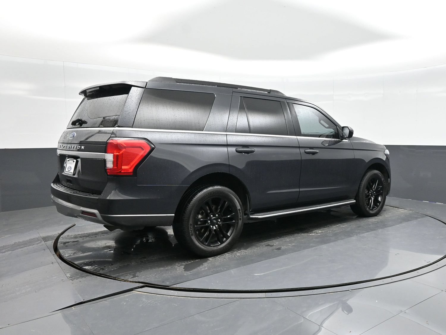 Used 2022 Ford Expedition XLT RWD image 4
