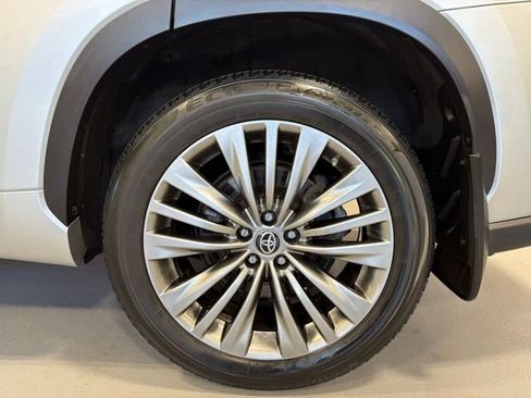 Used 2020 Toyota Highlander Platinum AWD/4WD image 40