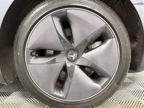 Used 2018 Tesla Model 3 Long Range RWD image 32