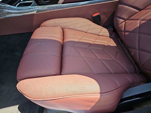 New 2025 BMW i7 xDrive60 image 31