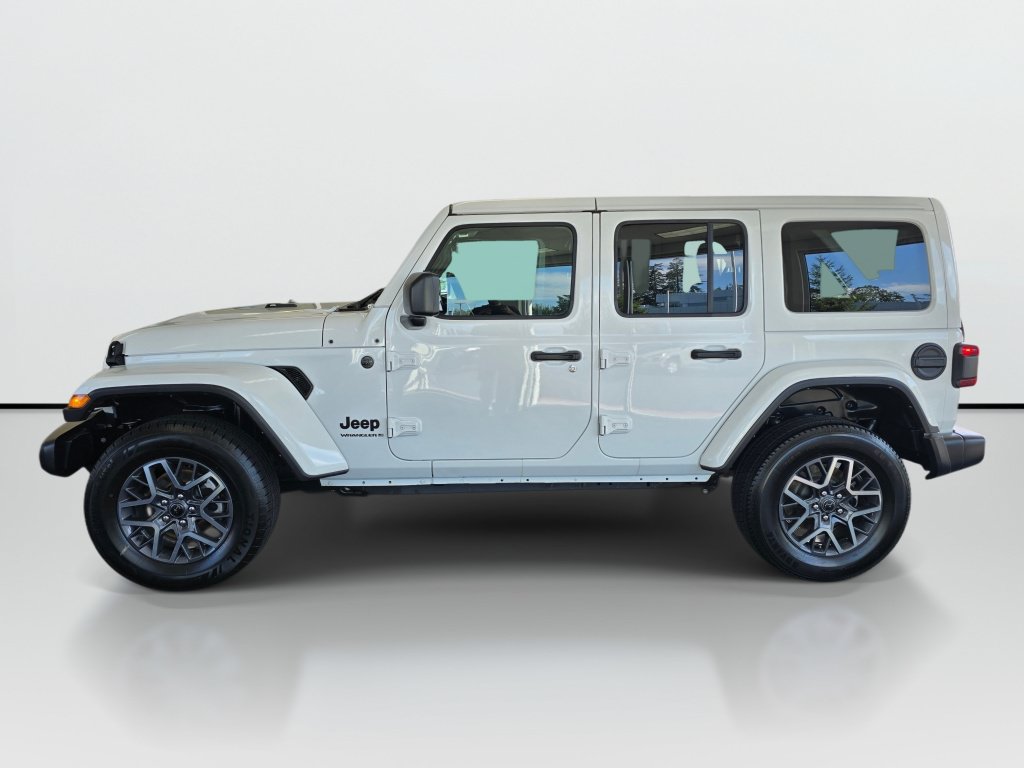 Used 2025 Jeep Wrangler Unlimited Sahara AWD/4WD image 2