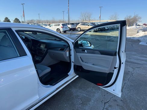 Used 2016 Hyundai Sonata Plug-In Hybrid image 23