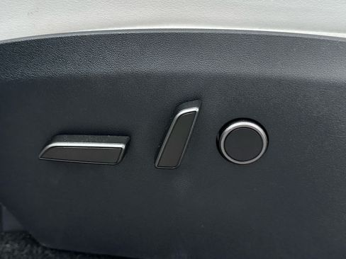 Used 2024 Tesla Model Y Long Range AWD/4WD image 9