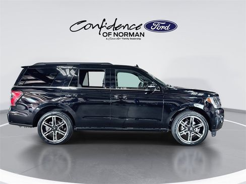 Used 2021 Ford Expedition Limited image 10