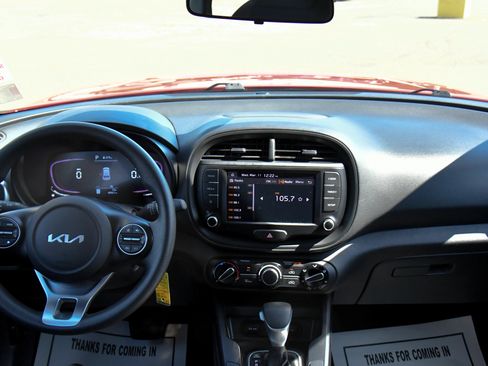 Used 2024 Kia Soul LX w/ Option Group 015 FWD image 31