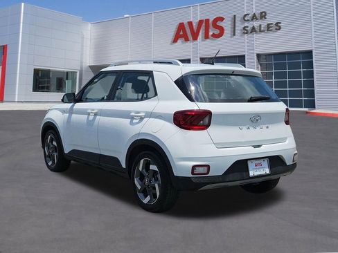 Used 2025 Hyundai Venue SEL FWD image 3