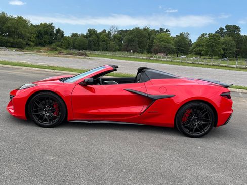 Used 2023 Chevrolet Corvette Z06 RWD image 7