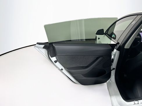 Used 2023 Tesla Model 3 Standard Range image 25