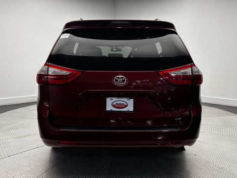 Used 2015 Toyota Sienna LE FWD image 30