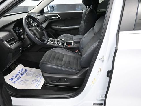 Used 2024 Mitsubishi Outlander SE image 29