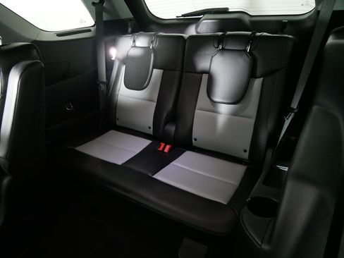 Used 2022 Ford Explorer XLT w/ Equipment Group 202A AWD/4WD image 33