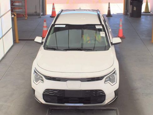 Used 2024 Kia Niro Wind FWD image 3