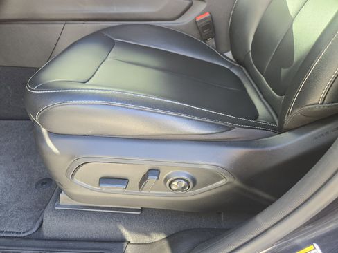 Used 2024 Jeep Grand Cherokee L Limited w/ Black Appearance Package image 27