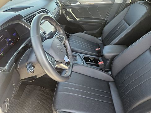 Used 2022 Volkswagen Tiguan SE w/ Panoramic Sunroof Package FWD image 10