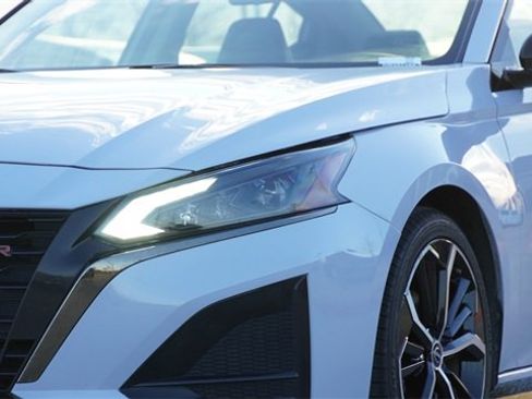 Used 2024 Nissan Altima 2.5 SR image 4