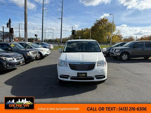 Used 2013 Chrysler Town & Country Touring image 2