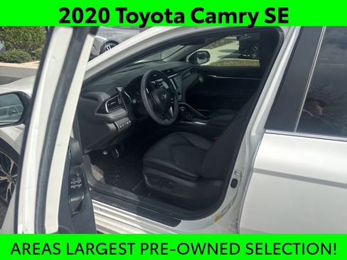 Used 2020 Toyota Camry SE image 3