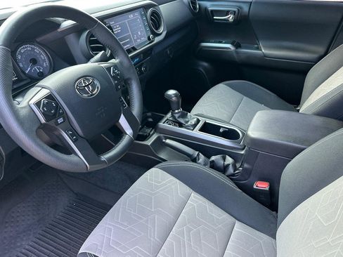 Used 2022 Toyota Tacoma TRD Off-Road image 9