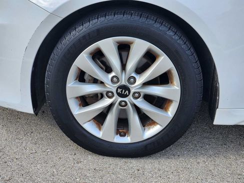 Used 2017 Kia Optima LX FWD image 9