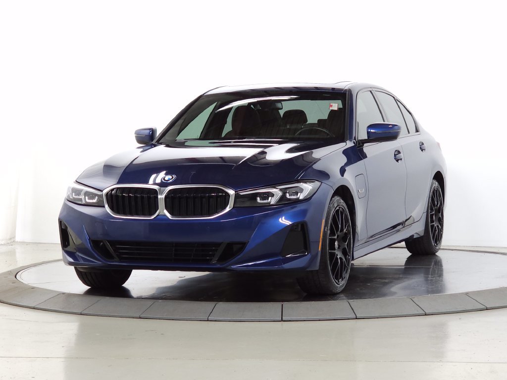 Used 2023 BMW 330e xDrive w/ Premium Package AWD/4WD image 4