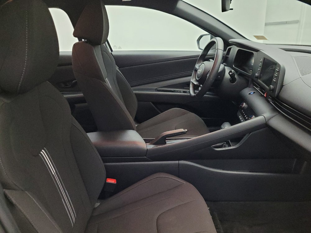 Used 2025 Hyundai Elantra Sport FWD image 21