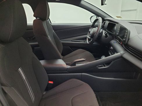 Used 2025 Hyundai Elantra Sport FWD image 21