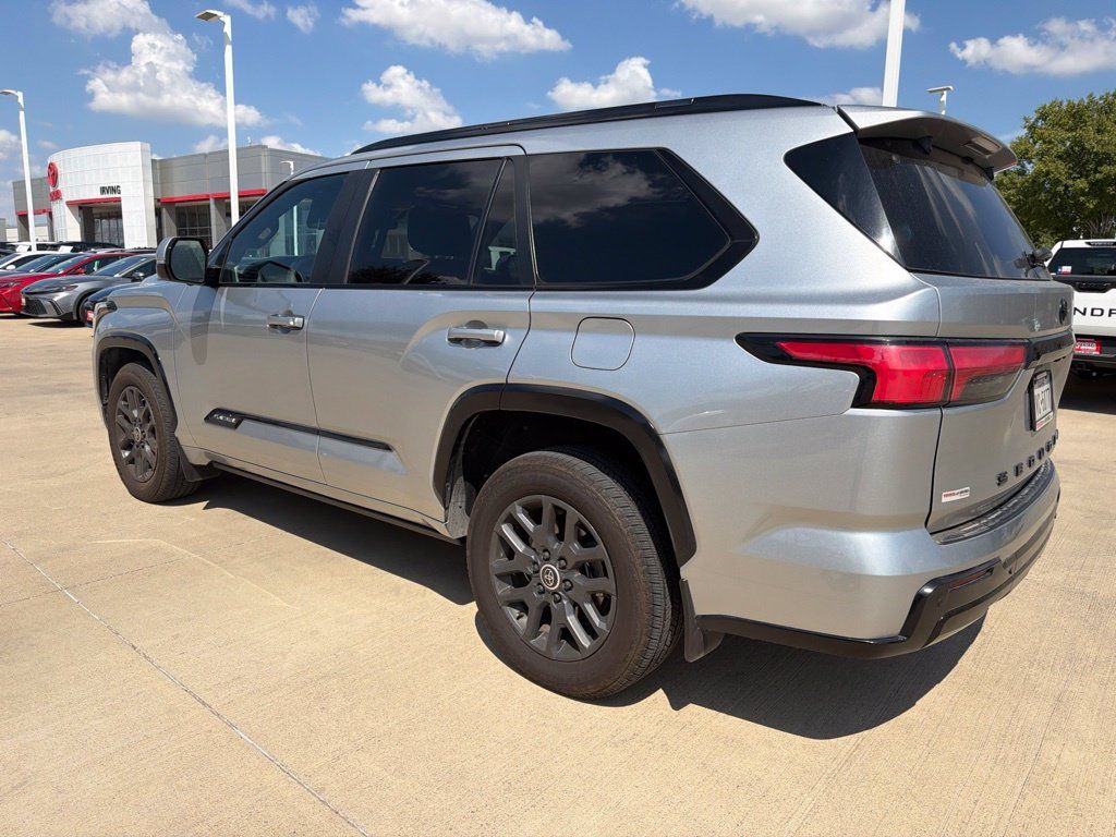 Used 2024 Toyota Sequoia Platinum AWD/4WD image 4
