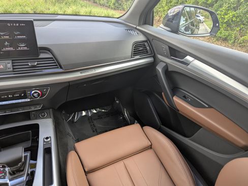 Certified 2025 Audi Q5 2.0T Premium w/ Convenience Plus Package image 18