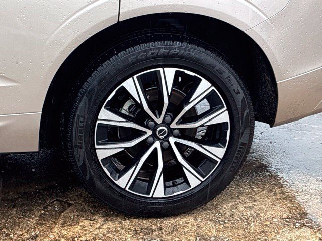 Used 2024 Volvo XC60 B5 Core w/ Climate Package AWD/4WD image 12