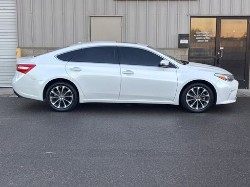 Used 2017 Toyota Avalon XLE Plus image 2