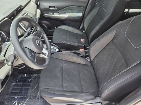 Used 2018 Nissan Kicks SV FWD image 5