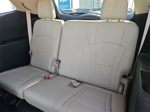 Used 2018 Buick Enclave Essence image 14