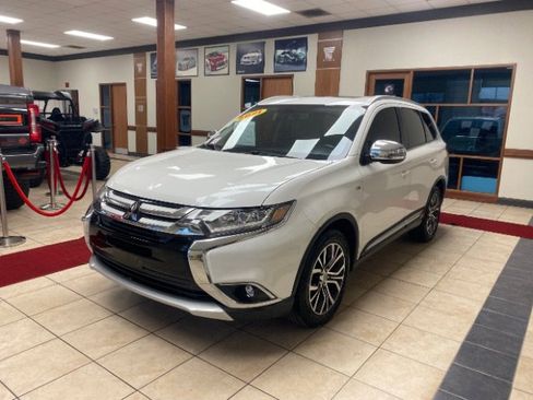 Used 2017 Mitsubishi Outlander GT image 1