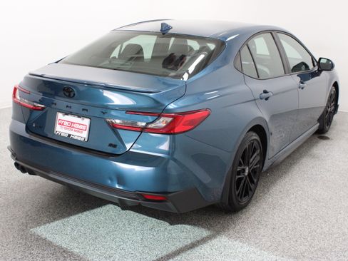 Used 2025 Toyota Camry SE w/ Convenience Package FWD image 7