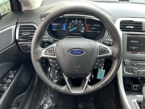 Used 2016 Ford Fusion SE AWD/4WD image 26