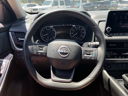 Used 2026 Nissan Rogue SV FWD image 30