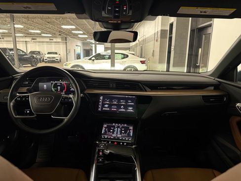 Used 2024 Audi Q8 e-tron Premium Plus w/ Premium Plus Package AWD/4WD image 8
