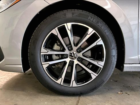 Used 2025 Volkswagen Jetta Sport image 12