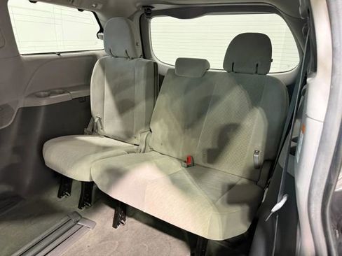 Used 2017 Toyota Sienna LE image 24