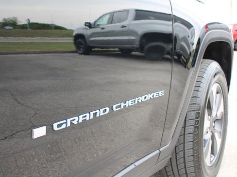 Used 2023 Jeep Grand Cherokee 4WD 4xe w/ Luxury Tech Group II image 22