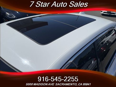 Used 2017 Chrysler 300 C image 15