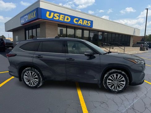 Used 2024 Toyota Highlander Platinum image 4