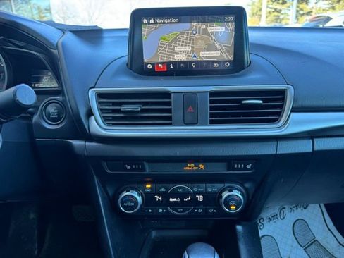 Used 2018 MAZDA MAZDA3 Touring image 19
