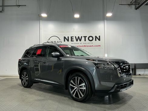 Used 2024 Nissan Pathfinder Platinum w/ Cargo Package image 46